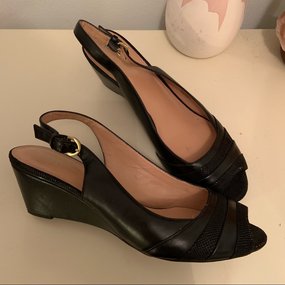 NATURALIZER black wedge sandals size 8.5 M